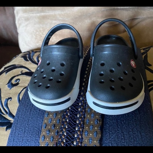 New 3 piece green bay Packers onesie Set w Crocs - Picture 4 of 5